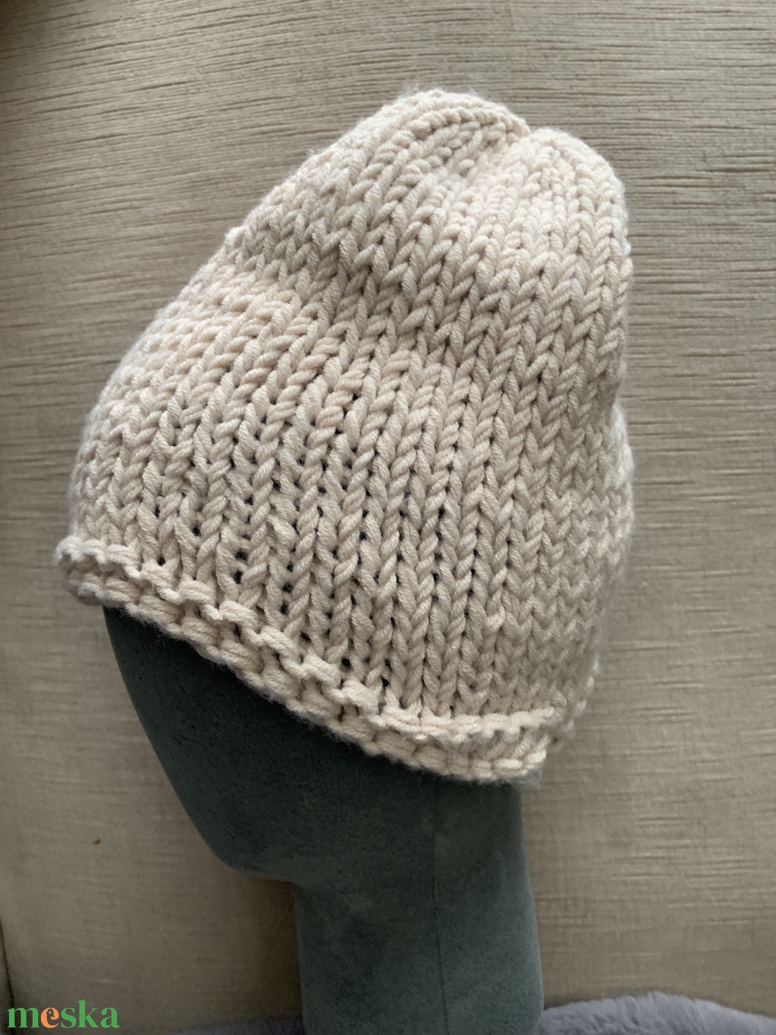 Kézi kötésű beige színű slouchy fazonú unisex sapka eladó - ruha & divat - sál, sapka, kendő - sapka & sál szett - Meska.hu