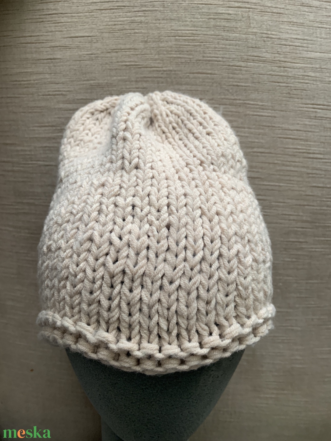 Kézi kötésű beige színű slouchy fazonú unisex sapka eladó - ruha & divat - sál, sapka, kendő - sapka & sál szett - Meska.hu