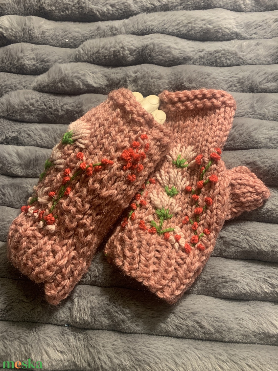  kesztyű púder rózsaszín ujjatla kesztyű virágokkal  hímezve - ruha & divat - sál, sapka, kendő - kesztyű - Meska.hu