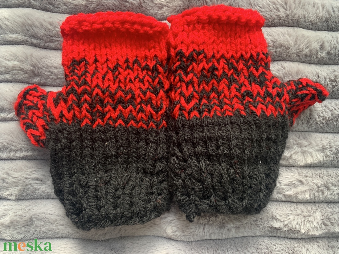 Kesztyű Kézi kötésű piros és fekete színű fonalból készült szett eladó - ruha & divat - sál, sapka, kendő - sapka & sál szett - Meska.hu