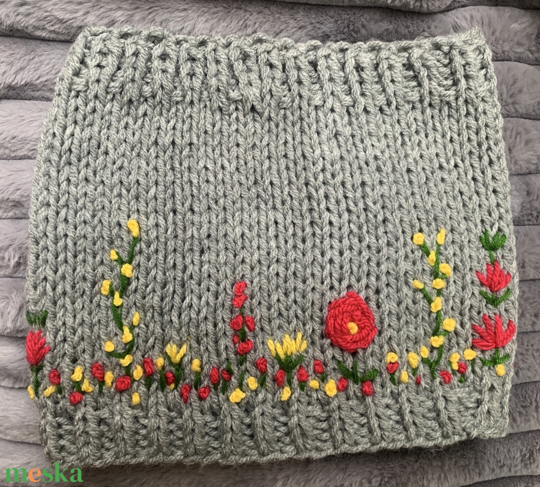  Körsál virágos kertet idéző vidám világos szürke  színű színű sál színes virágokkal  - ruha & divat - sál, sapka, kendő - sál - Meska.hu