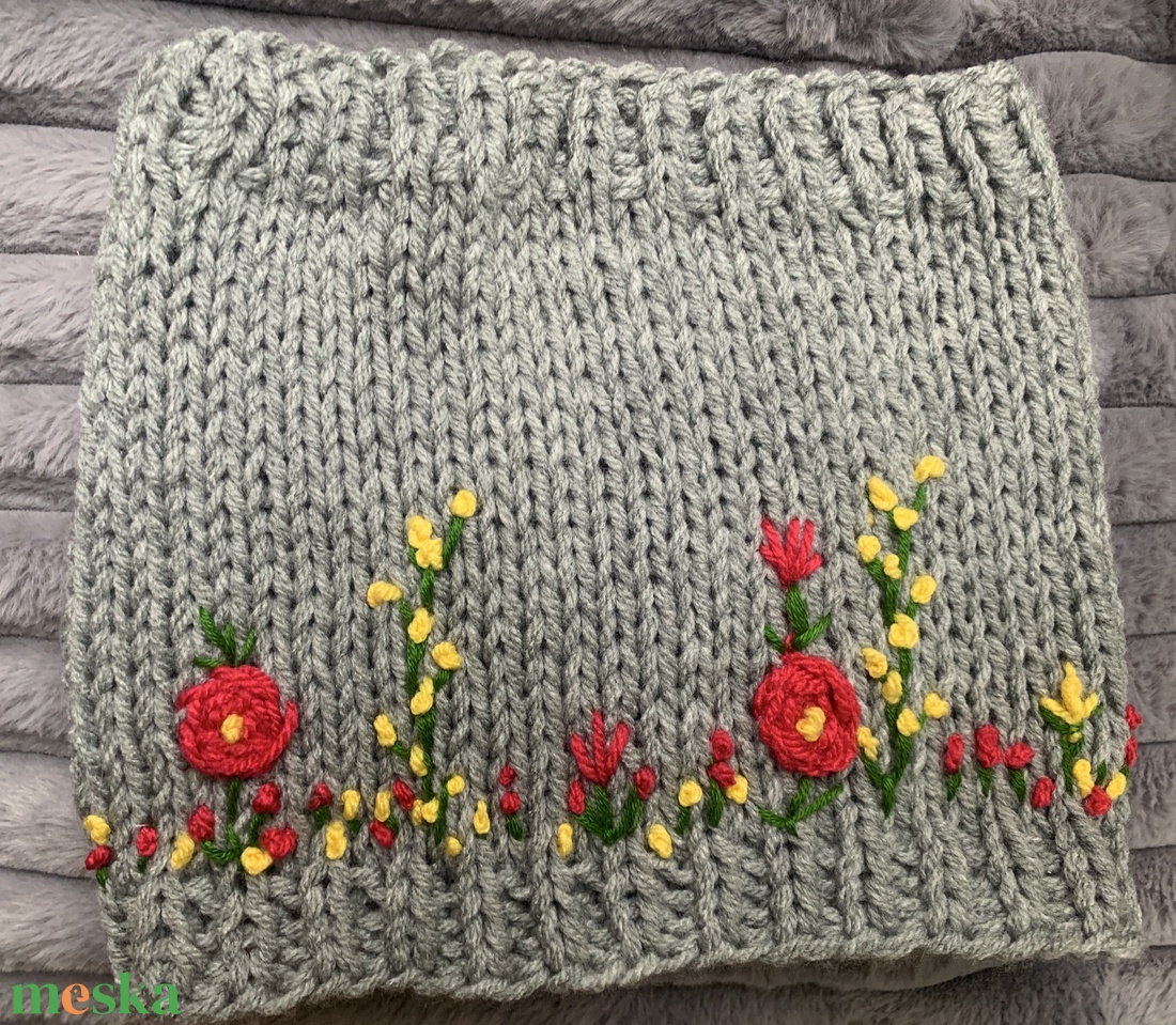  Körsál virágos kertet idéző vidám világos szürke  színű színű sál színes virágokkal  - ruha & divat - sál, sapka, kendő - sál - Meska.hu