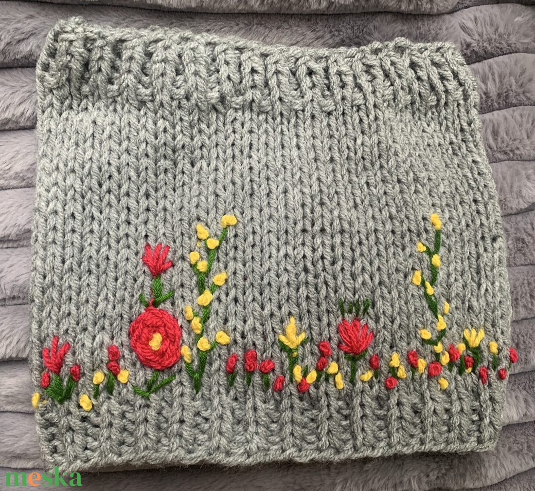  Körsál virágos kertet idéző vidám világos szürke  színű színű sál színes virágokkal  - ruha & divat - sál, sapka, kendő - sál - Meska.hu