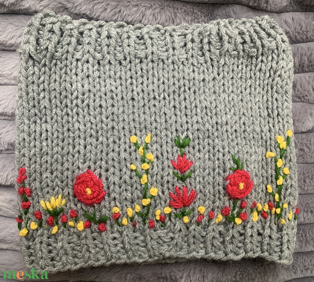  Körsál virágos kertet idéző vidám világos szürke  színű színű sál színes virágokkal  - ruha & divat - sál, sapka, kendő - sál - Meska.hu