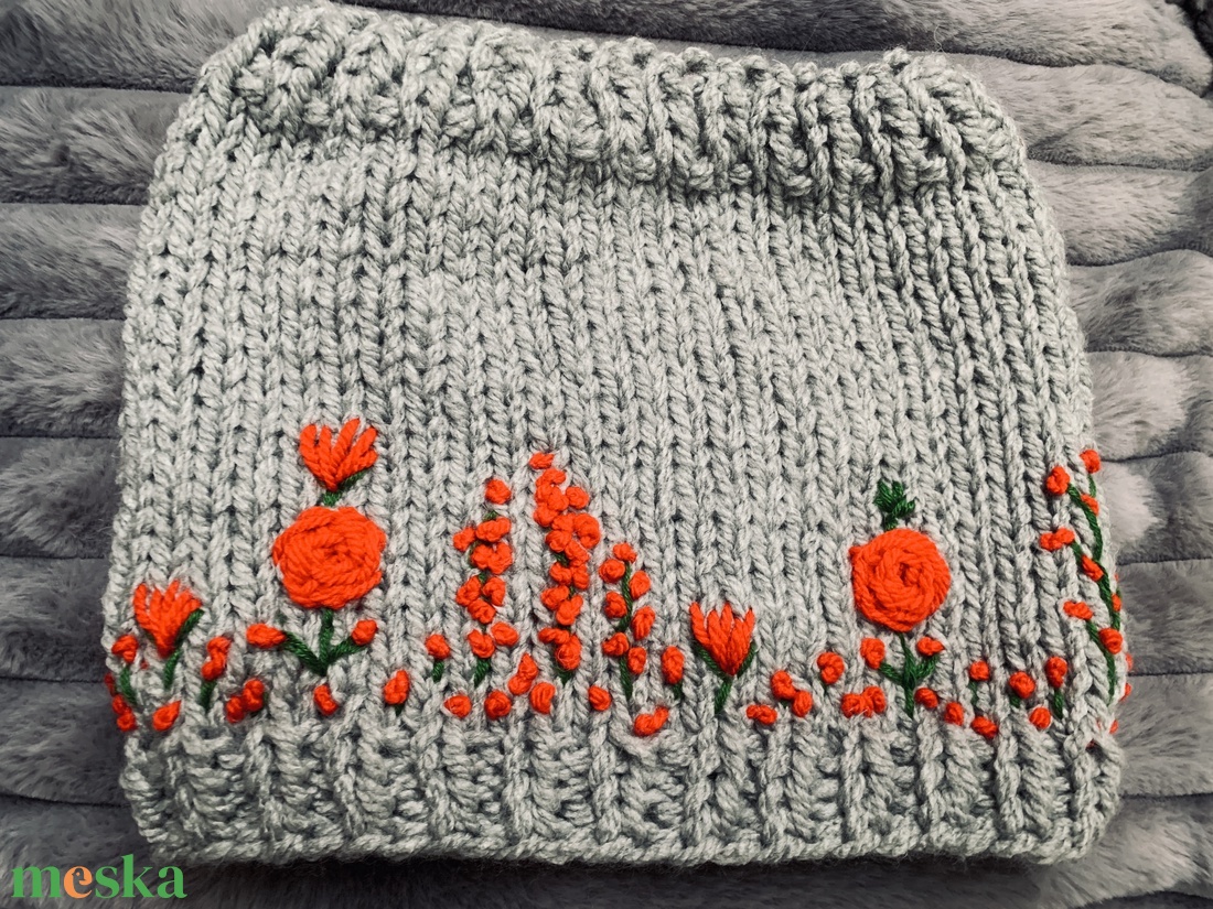 Körsál virágos kertet idéző, kézi kötésű virágokkal hímzek vidám körsál keki színben várja új tulajdonosát - ruha & divat - sál, sapka, kendő - sál - Meska.hu