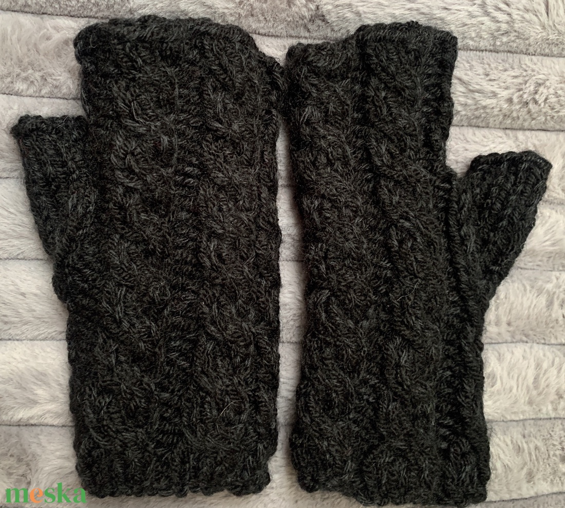 Kesztyű, Kézi kötésű fekete csavart mintás ujjatlan  kesztyű  eladó. - ruha & divat - sál, sapka, kendő - kesztyű - Meska.hu