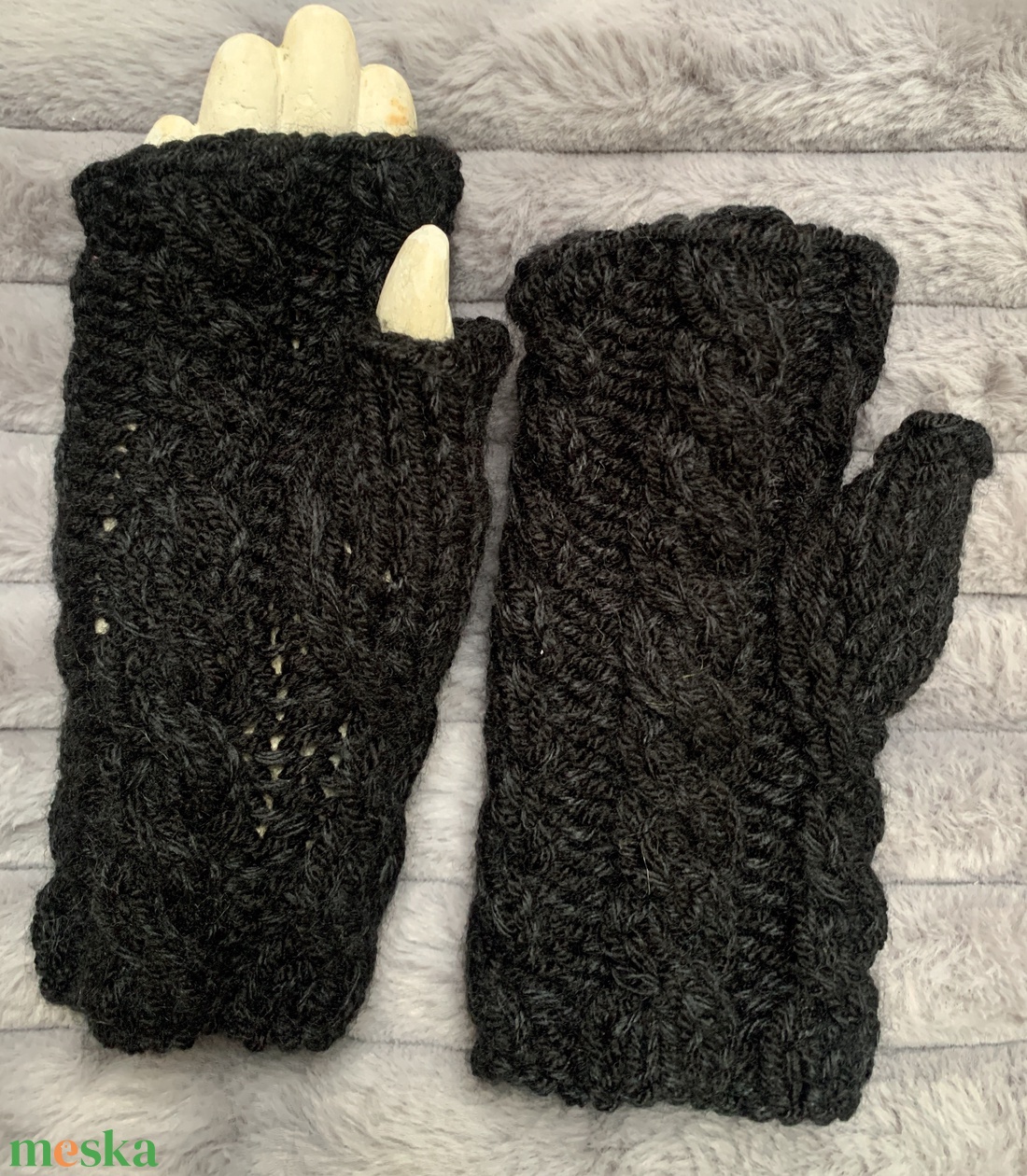 Kesztyű, Kézi kötésű fekete csavart mintás ujjatlan  kesztyű  eladó. - ruha & divat - sál, sapka, kendő - kesztyű - Meska.hu