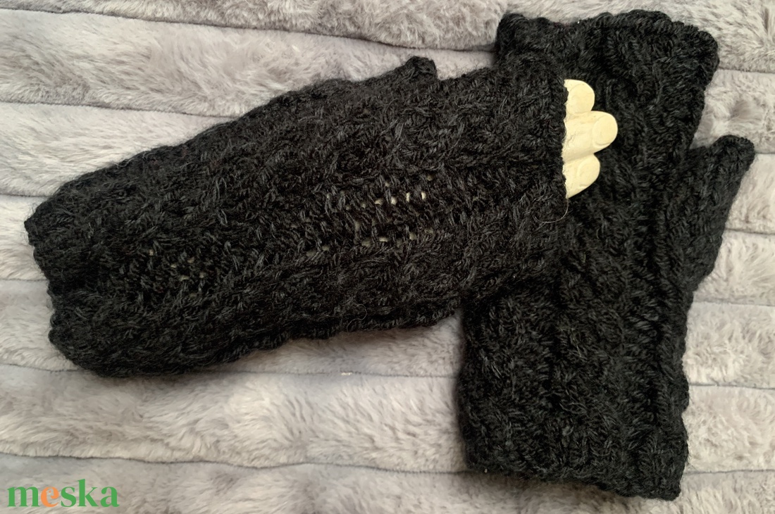 Kesztyű, Kézi kötésű fekete csavart mintás ujjatlan  kesztyű  eladó. - ruha & divat - sál, sapka, kendő - kesztyű - Meska.hu