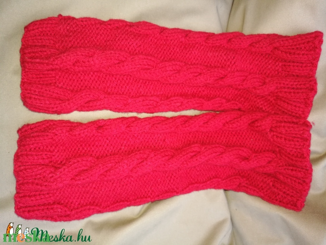 Lábszár melegítő.Piros csavart mintás kézi kötésű lábszármelegítő eladó  Hossza 36 cm  - ruha & divat - cipő & papucs - lábszármelegítő - Meska.hu