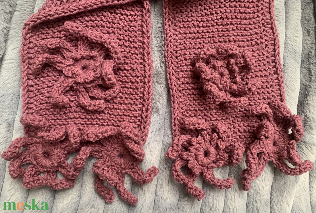 Sál. Kézi kötésű sötét púder női sál horgolt virágokkal eladó - ruha & divat - sál, sapka, kendő - sál - Meska.hu