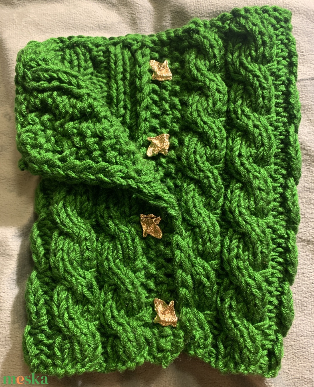 . Csavart mintás, Sál. kézi kötésű fű zöld színű gombos körsál eladó - ruha & divat - sál, sapka, kendő - sál - Meska.hu