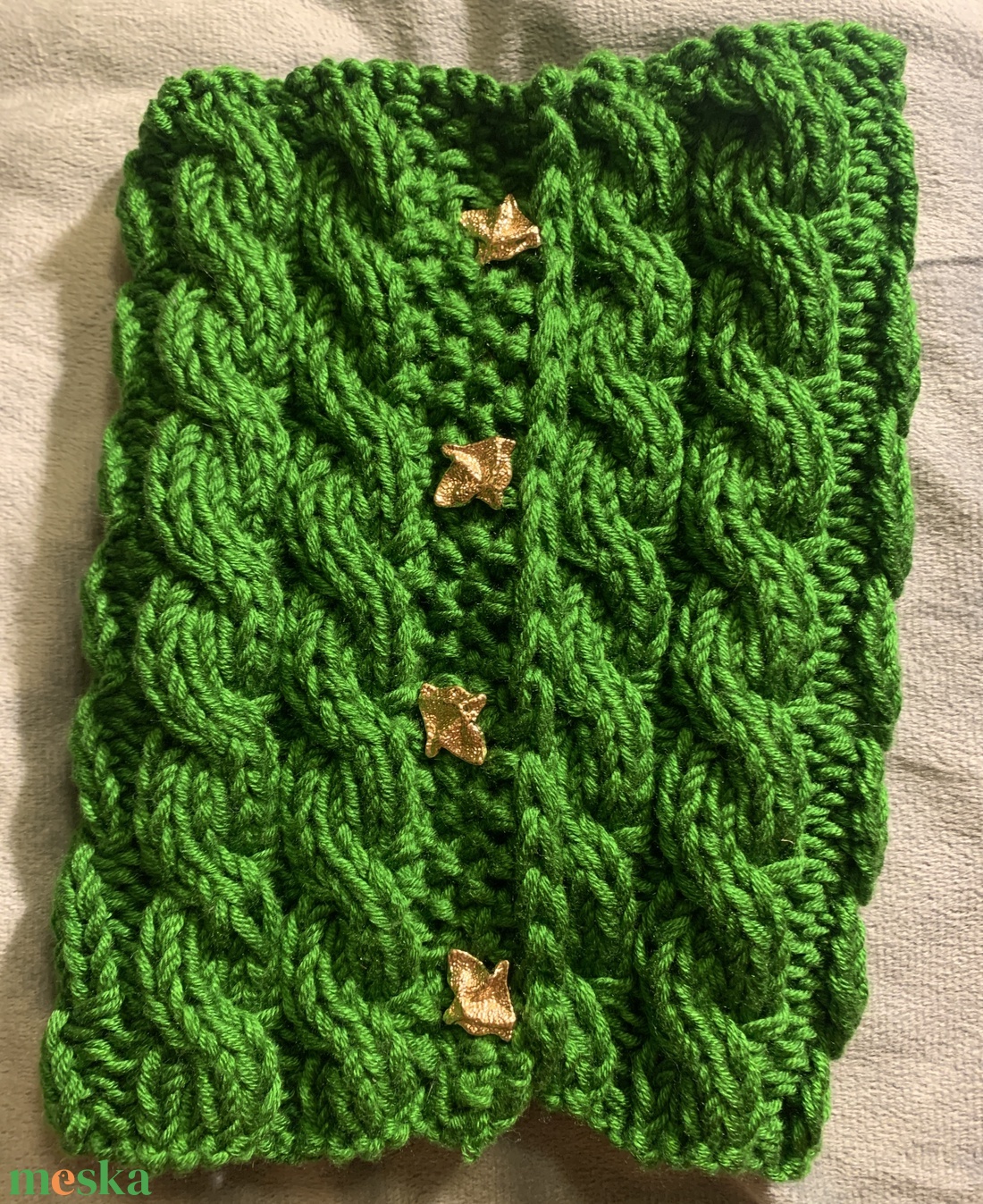 . Csavart mintás, Sál. kézi kötésű fű zöld színű gombos körsál eladó - ruha & divat - sál, sapka, kendő - sál - Meska.hu