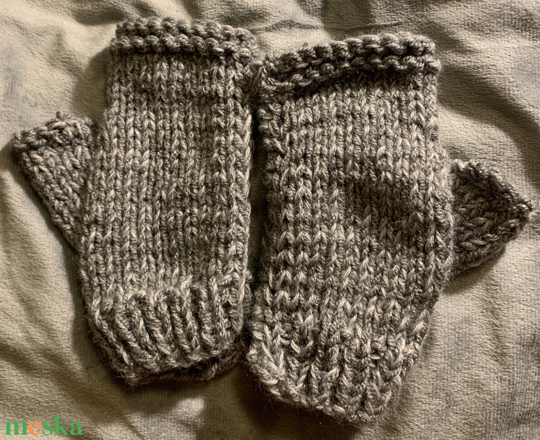 Kesztyű Kézi kötésű szürke színű  ujjatlan kézmelegítő eladó - ruha & divat - sál, sapka, kendő - kesztyű - Meska.hu