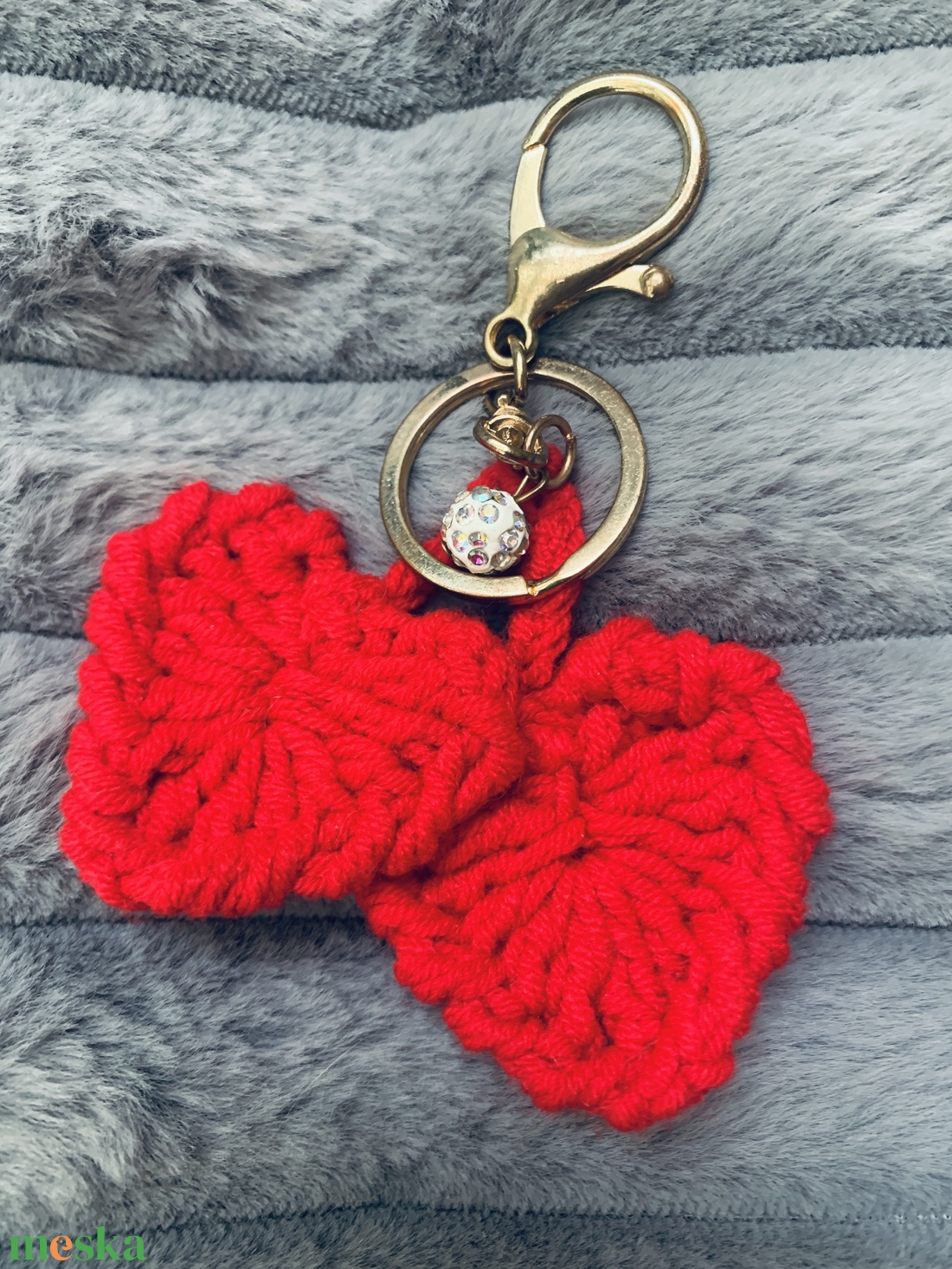 Kulcstartó, táska  dísz piros  horgolt szivekkel - ékszer - nyaklánc - medálos nyaklánc - Meska.hu
