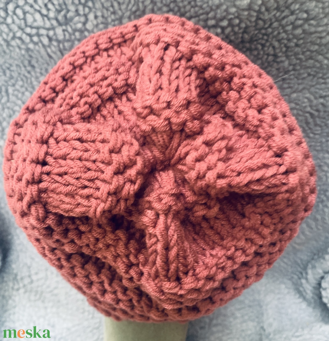 Sapka. Kézi kötésű padlizsán színűs slouchy fazonú női sapka eladó - ruha & divat - sál, sapka, kendő - sapka - Meska.hu