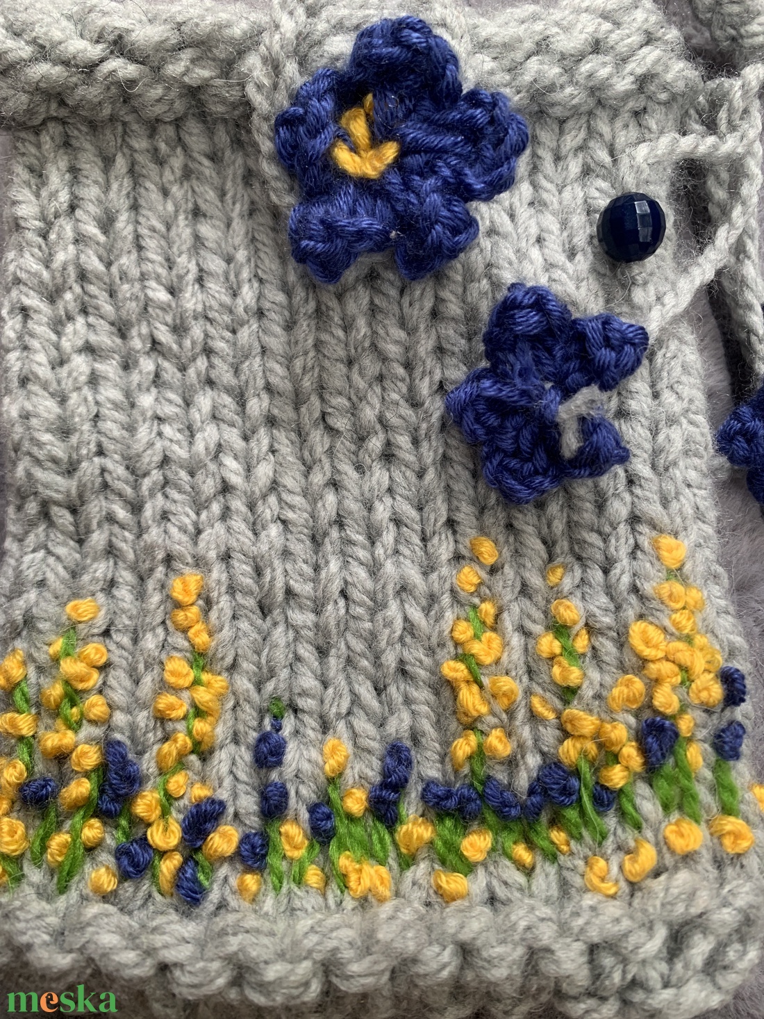 Mobil tok Telefontok Egyedivé varázsol. Mobil tok, telefontok, szürke színben tarka virágokkal díszítve - táska & tok - pénztárca & más tok - telefontok - Meska.hu