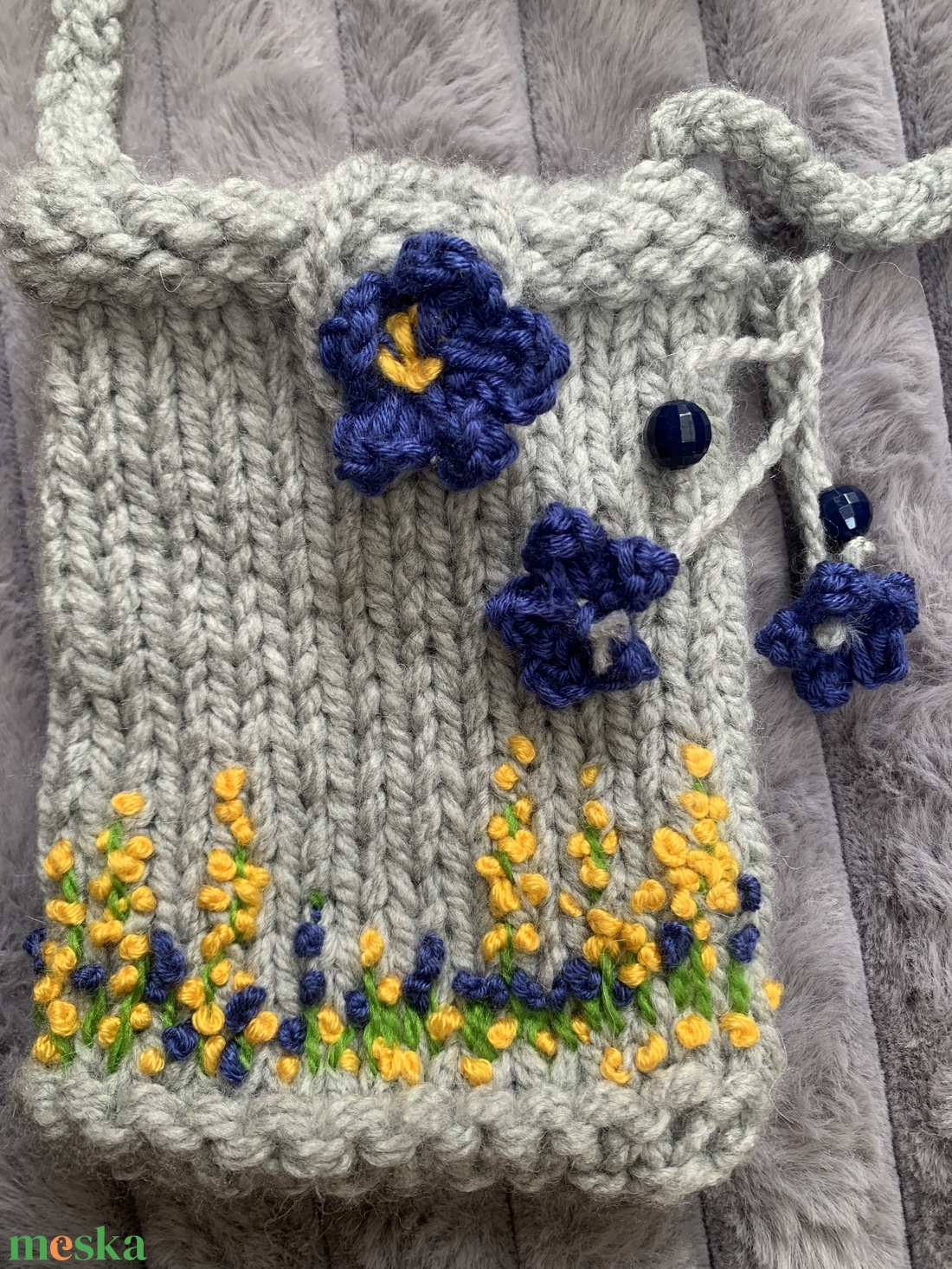 Mobil tok Telefontok Egyedivé varázsol. Mobil tok, telefontok, szürke színben tarka virágokkal díszítve - táska & tok - pénztárca & más tok - telefontok - Meska.hu