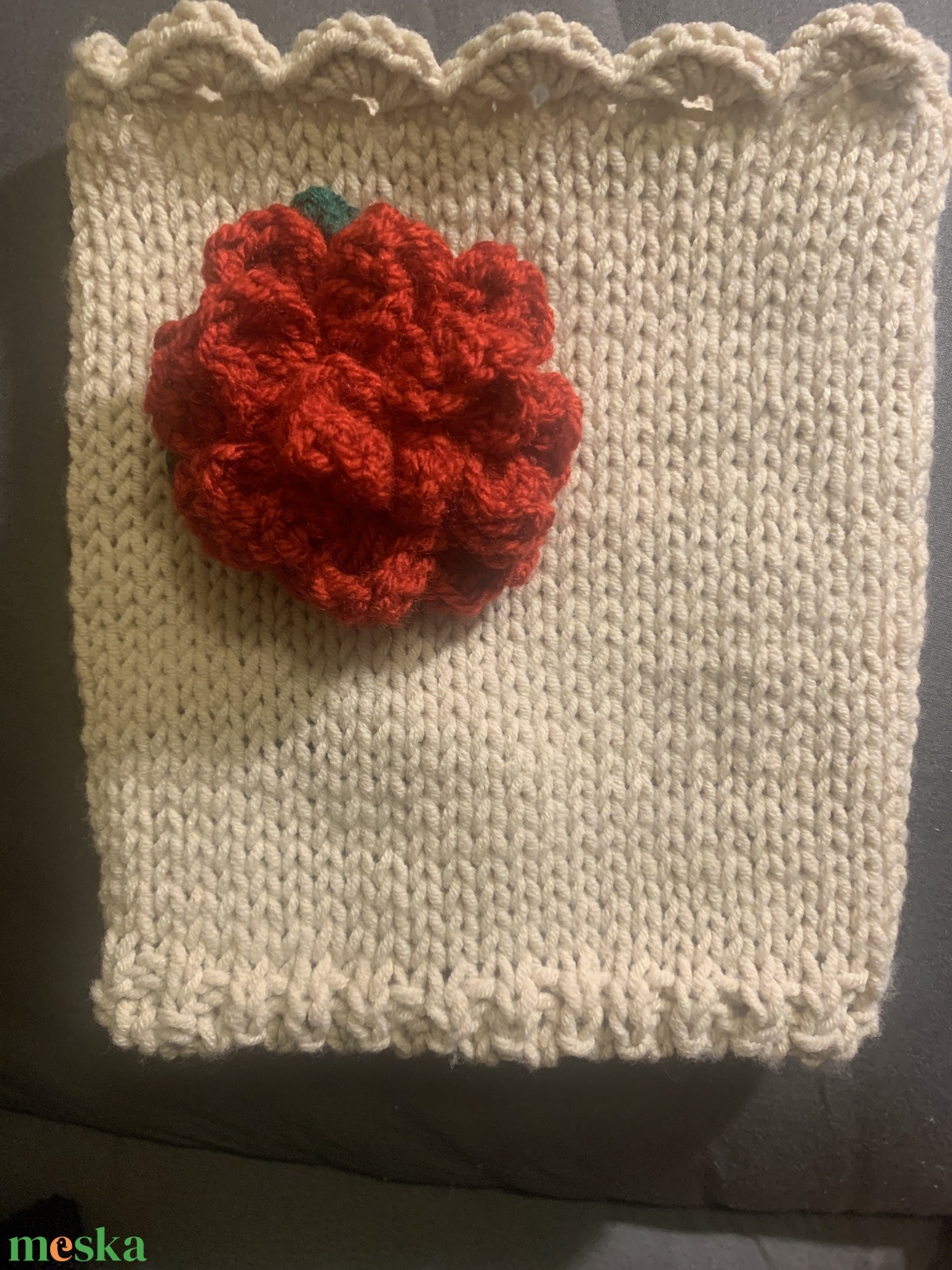 Táska. Beige kötött táska  piros virágokkal díszítve  eladó - táska & tok - kézitáska & válltáska - belső rendező - Meska.hu