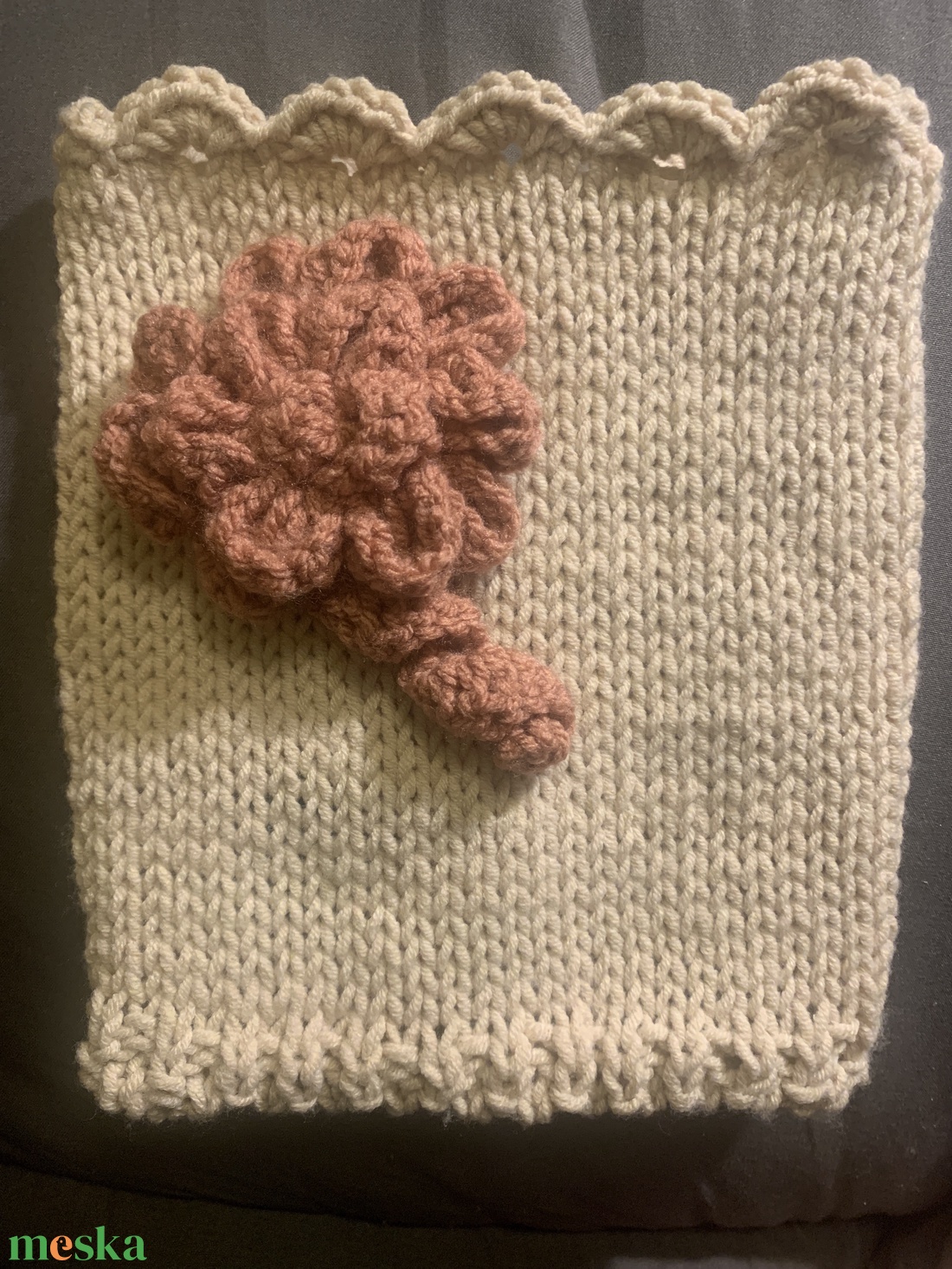 Táska. Beige kötött táska  púder színű virágokkal díszítve  eladó - táska & tok - kézitáska & válltáska - belső rendező - Meska.hu