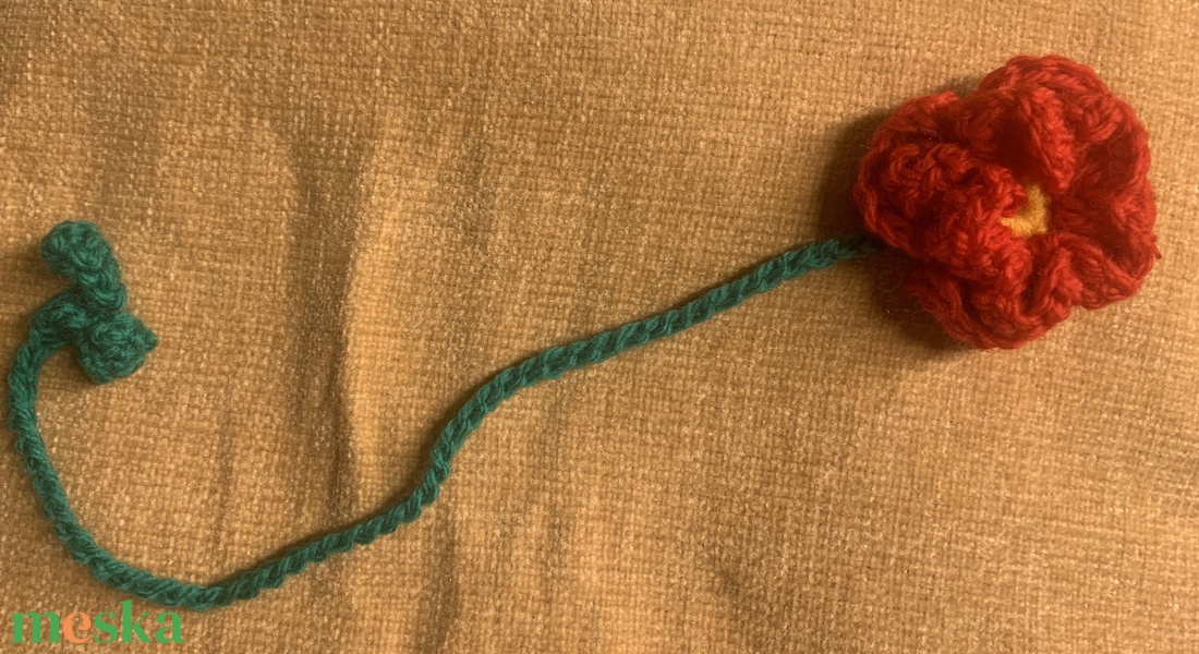 Könyvjelző.  Piros virágos horgolt könyvjelző eladó - könyv & zene - könyvjelző - Meska.hu