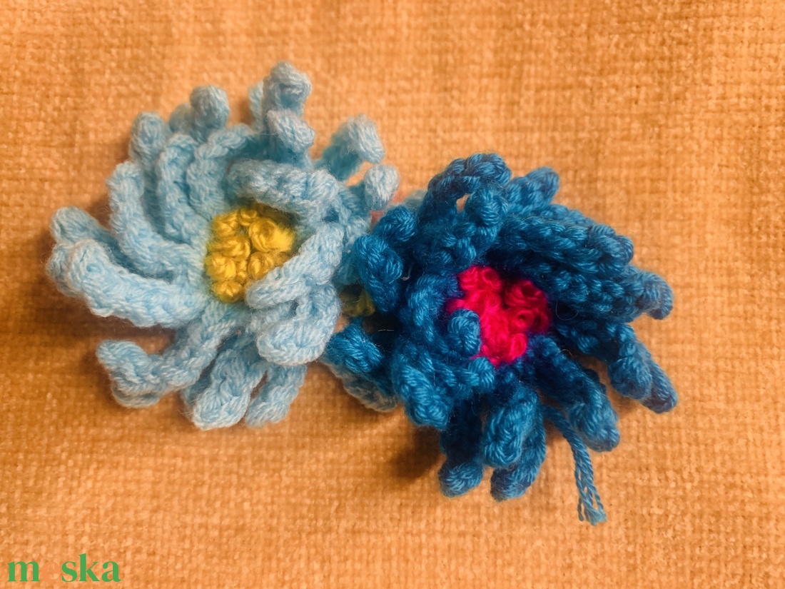Virágok horgolt  kék  színű  virágok eladók 2 db/ csomag  - kellékek & szerszámok - dekorációs kellékek - Meska.hu