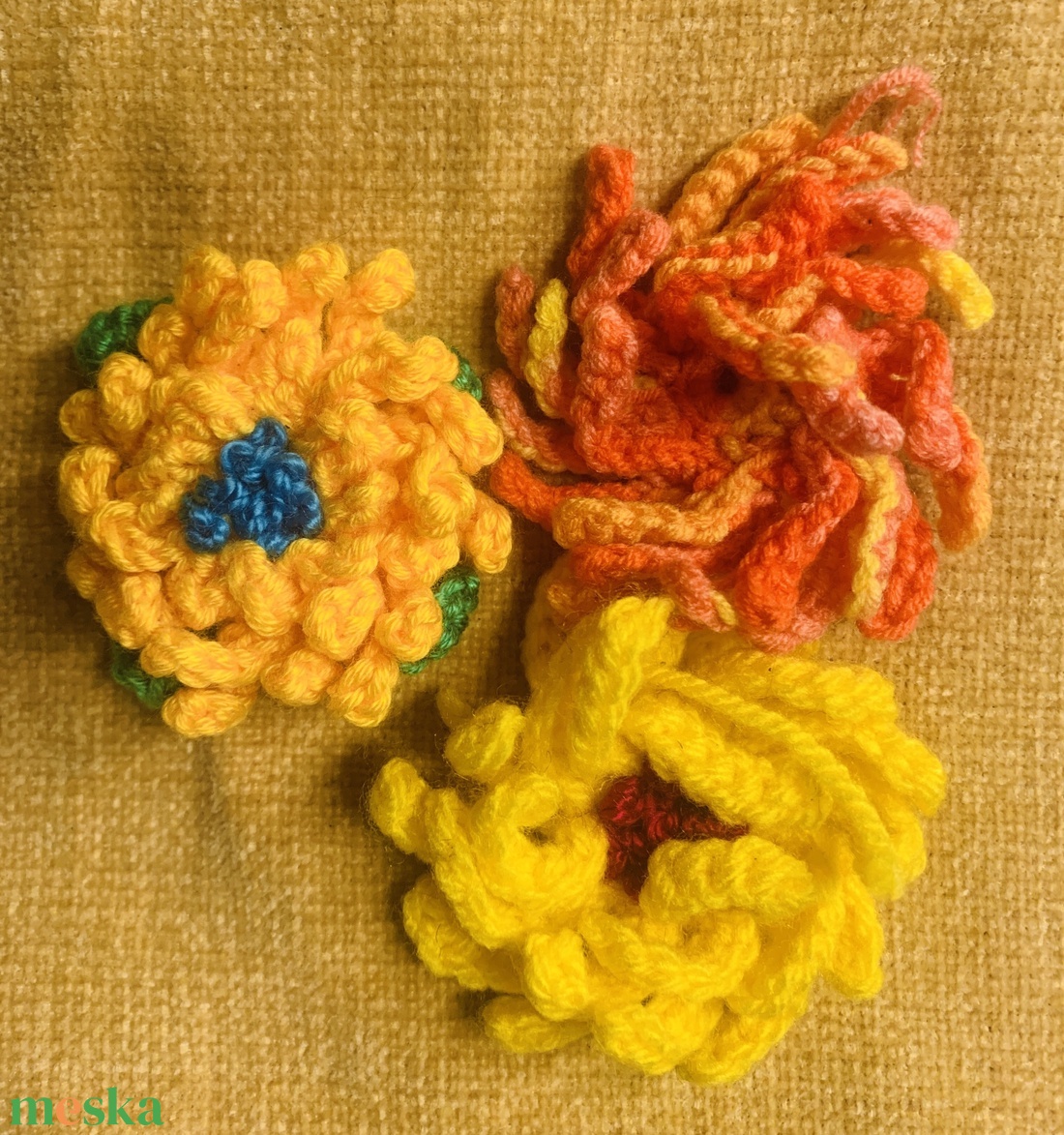 Horgolt Virágok  sárga  színű  virágok eladók 3db/ csomag  - kellékek & szerszámok - dekorációs kellékek - Meska.hu