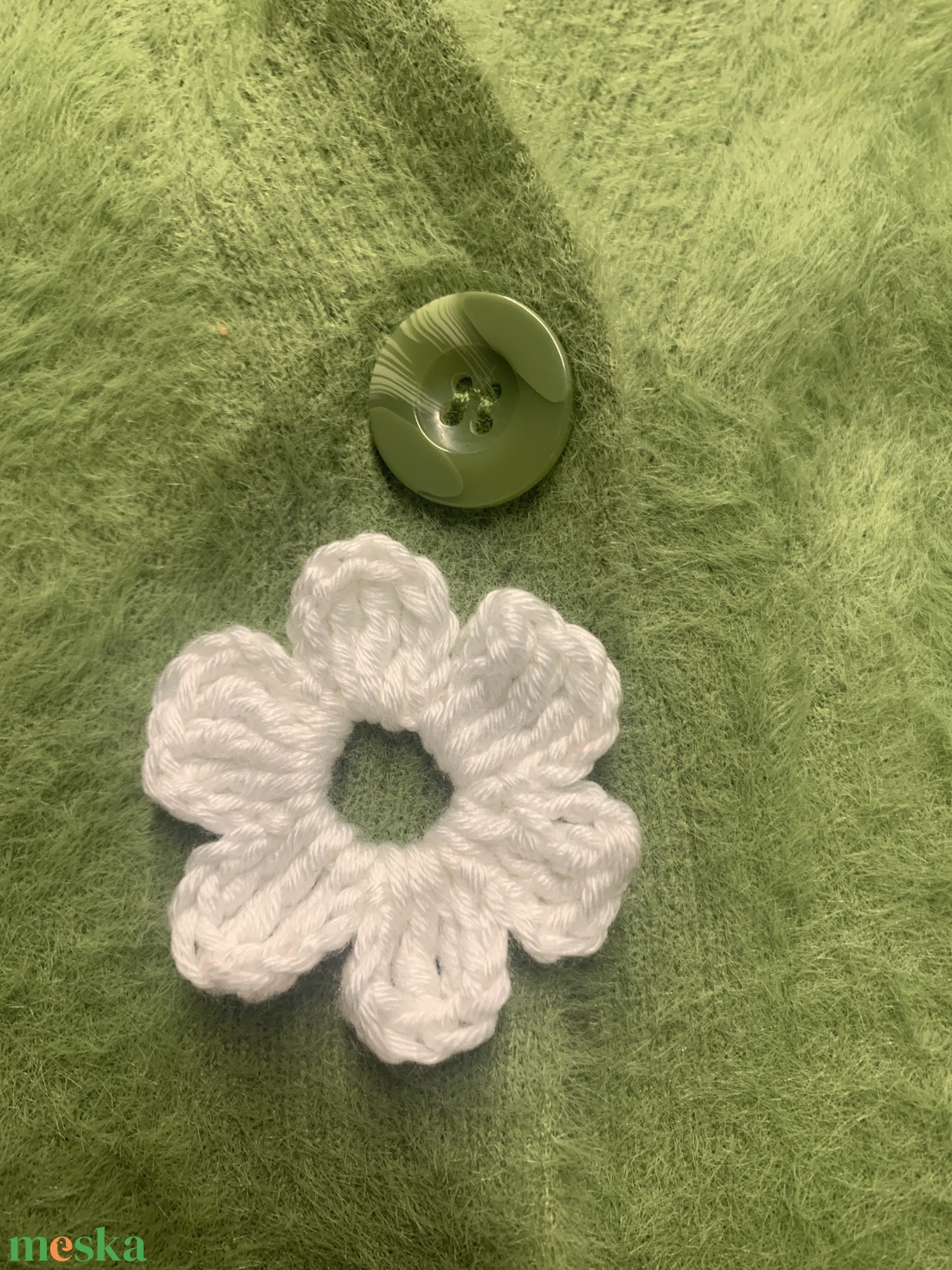 Gombdísz fehér  virág alakú horgolt gomb dísz  3 db /csomag  - kellékek & szerszámok - rövidáru - gomb - textil gomb - Meska.hu
