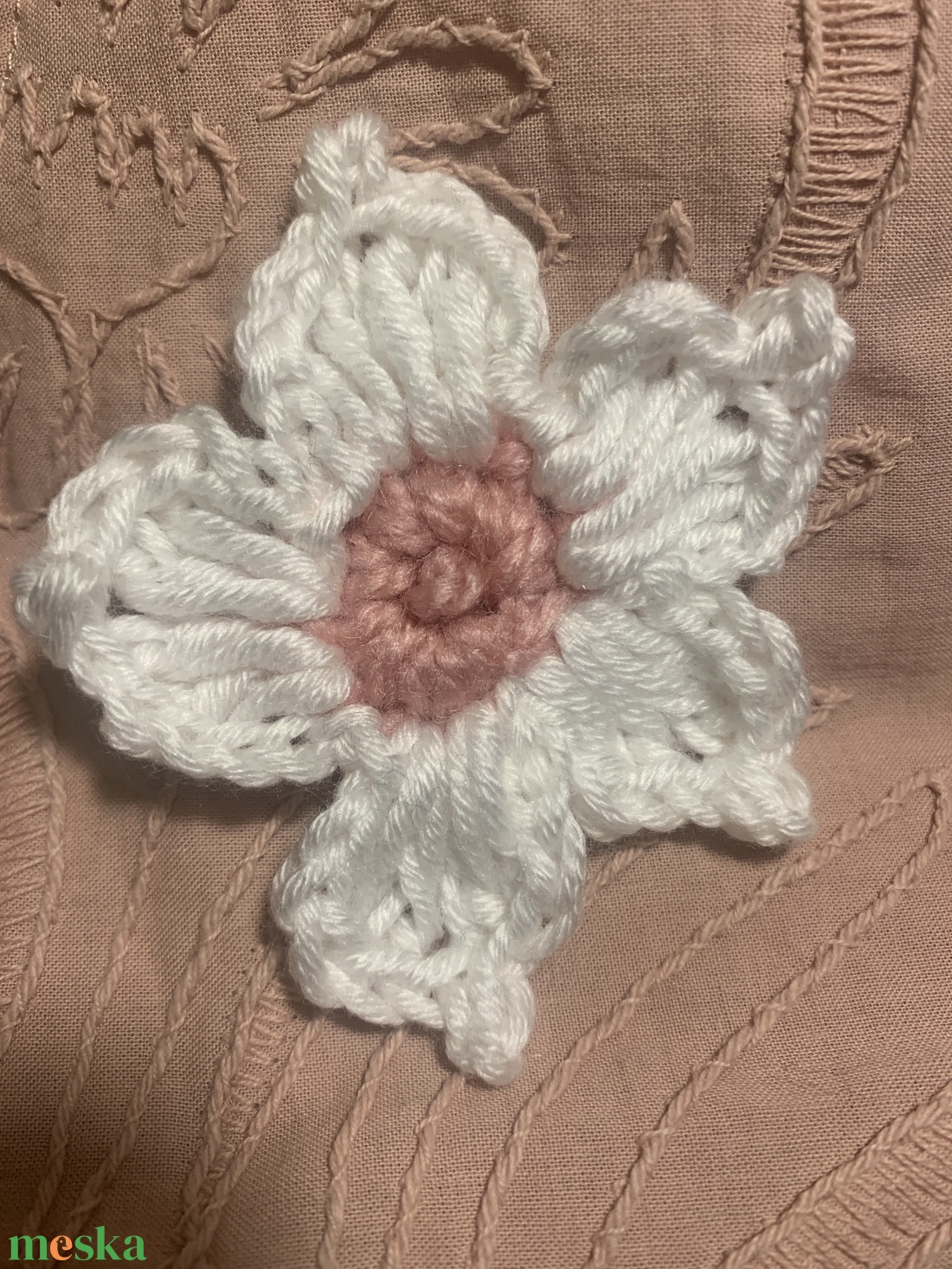 Gombdisz fehér  virág  alakú domb dísz  2 db /csomag  - kellékek & szerszámok - rövidáru - gomb - textil gomb - Meska.hu