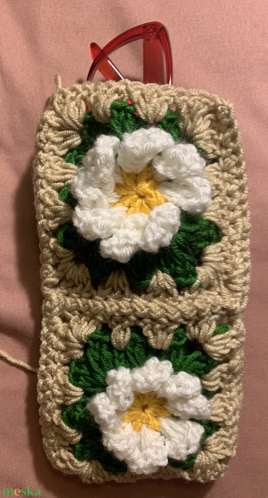 Szemüveg tok, mobil tok, ezsz tartó horholt fehér  virággal eladó  - táska & tok - pénztárca & más tok - szemüvegtok - Meska.hu