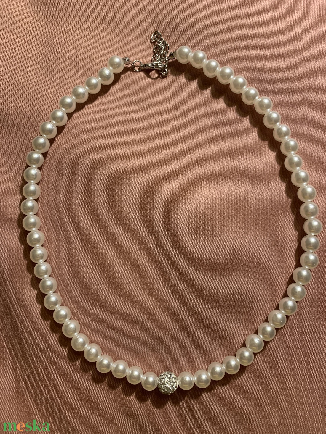 Feher Gyöngyökből készült vintage stílusú nyaklánc - ékszer - nyaklánc - gyöngyös nyaklánc - Meska.hu