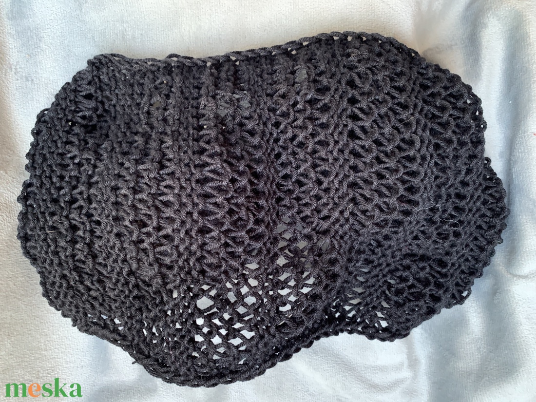 Sál. Kézi kötésű  fekete színű körsál eladó - ruha & divat - sál, sapka, kendő - sapka - Meska.hu