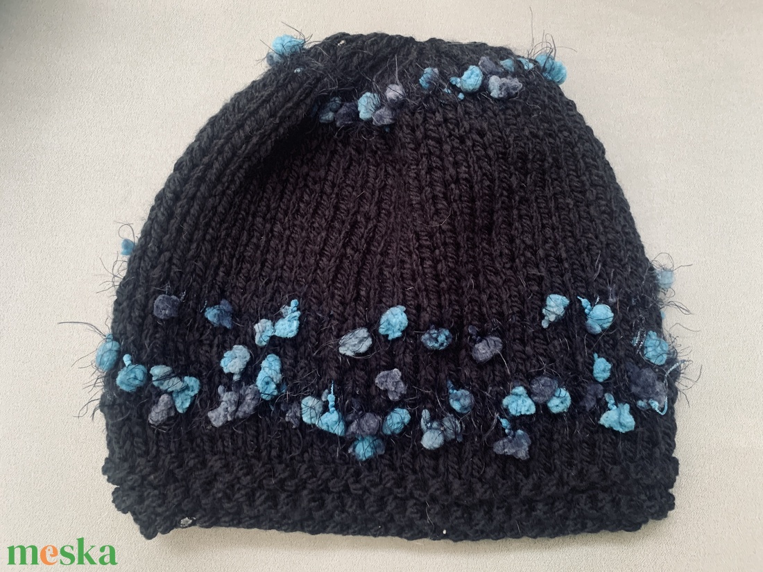  Női sapka. Kézi kötésű,  sötét kék   női sapka eladó .  - ruha & divat - sál, sapka, kendő - sapka & sál szett - Meska.hu