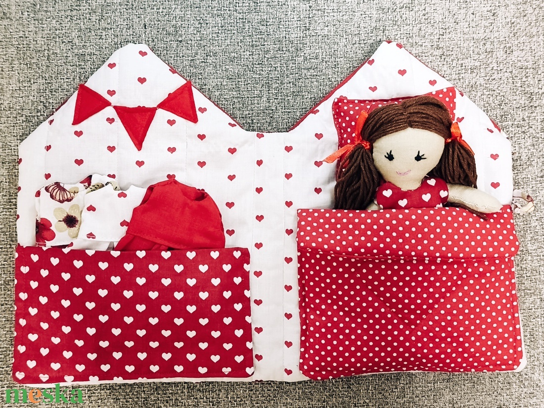 Textil babaház öltöztethető babával - játék & sport - baba & babaház - baba - Meska.hu