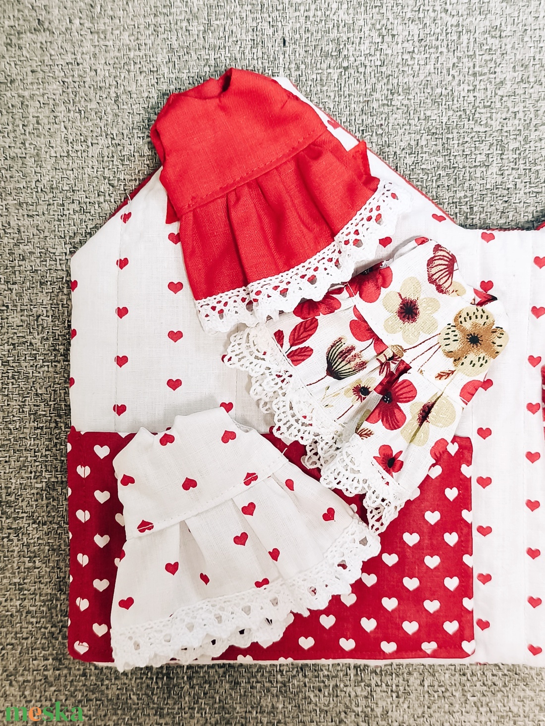 Textil babaház öltöztethető babával - játék & sport - baba & babaház - baba - Meska.hu