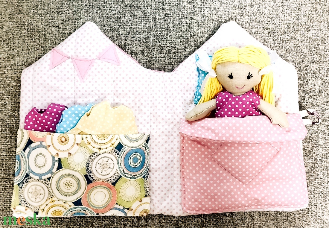 Textil babaház öltöztethető babával - játék & sport - baba & babaház - baba - Meska.hu