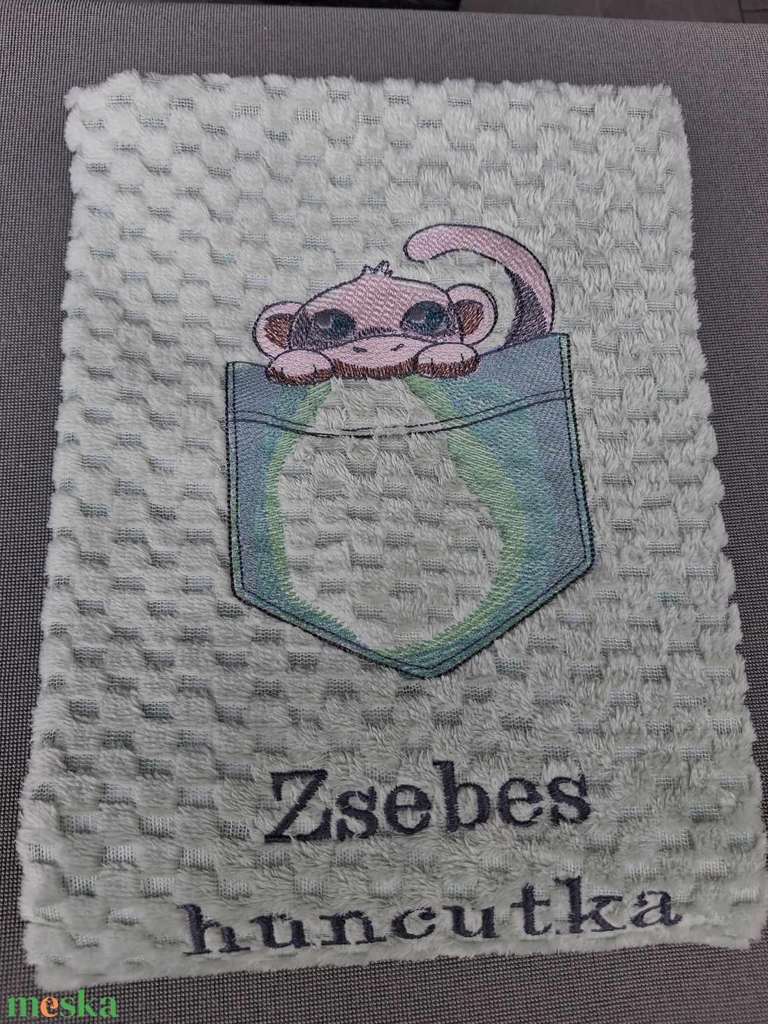 Prémium Minky Babatakaró Hímzéssel  (60x88 cm) - baba - mama - baba ágynemű - baba párna és huzat - Meska.hu