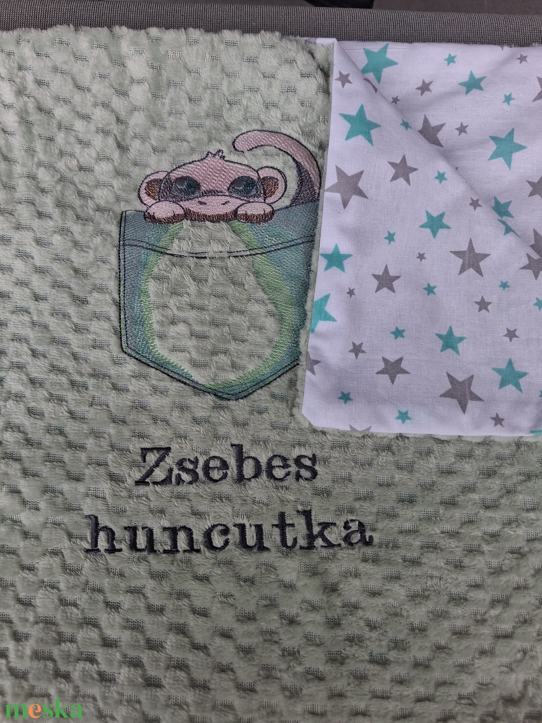 Prémium Minky Babatakaró Hímzéssel  (60x88 cm) - baba - mama - baba ágynemű - baba párna és huzat - Meska.hu