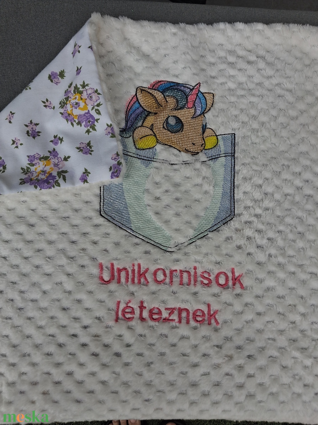 Prémium Minky Babatakaró Hímzéssel  (60x88 cm) - baba - mama - baba ágynemű - baba párna és huzat - Meska.hu