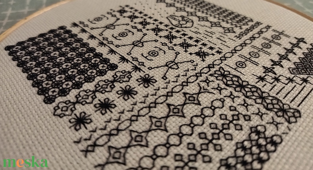 Modern hímzett blackwork kép - otthon & életmód - dekoráció - fali és függő dekoráció - falra akasztható dekor - Meska.hu