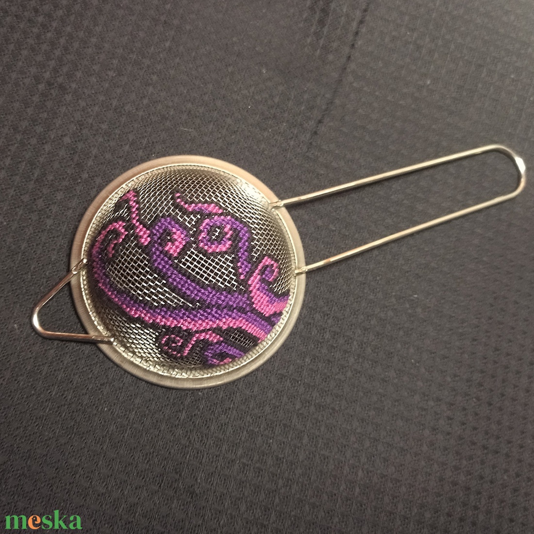 Lila csápok - Hímzett teaszűrő - otthon & életmód - dekoráció - fali és függő dekoráció - falra akasztható dekor - Meska.hu Lila csápok - Hímzett teaszűrő - otthon & életmód - dekoráció - fali és függő dekoráció - falra akasztható dekor - Meska.hu