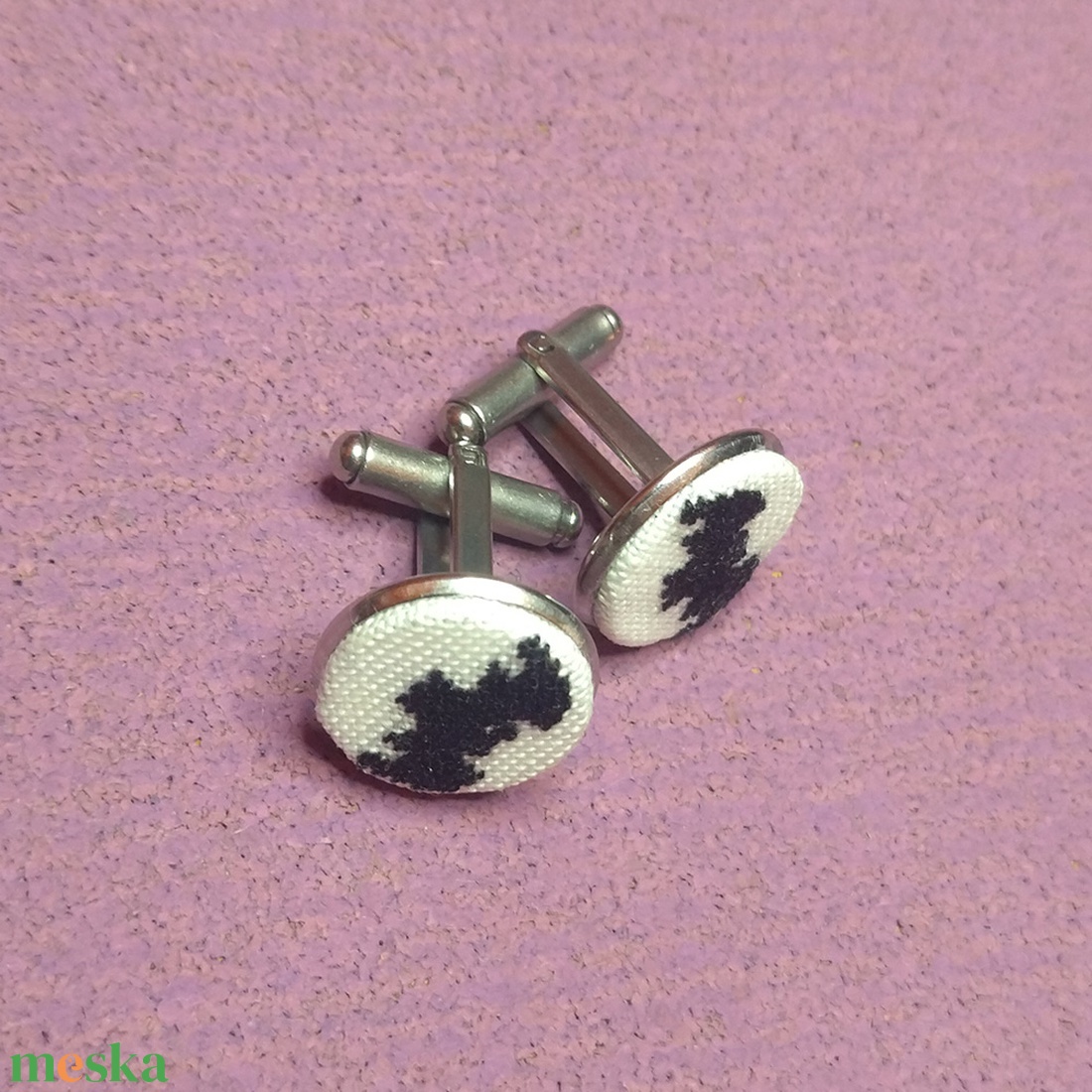 Hímzett mandzsettagomb, denevér - ékszer - mandzsettagomb - Meska.hu