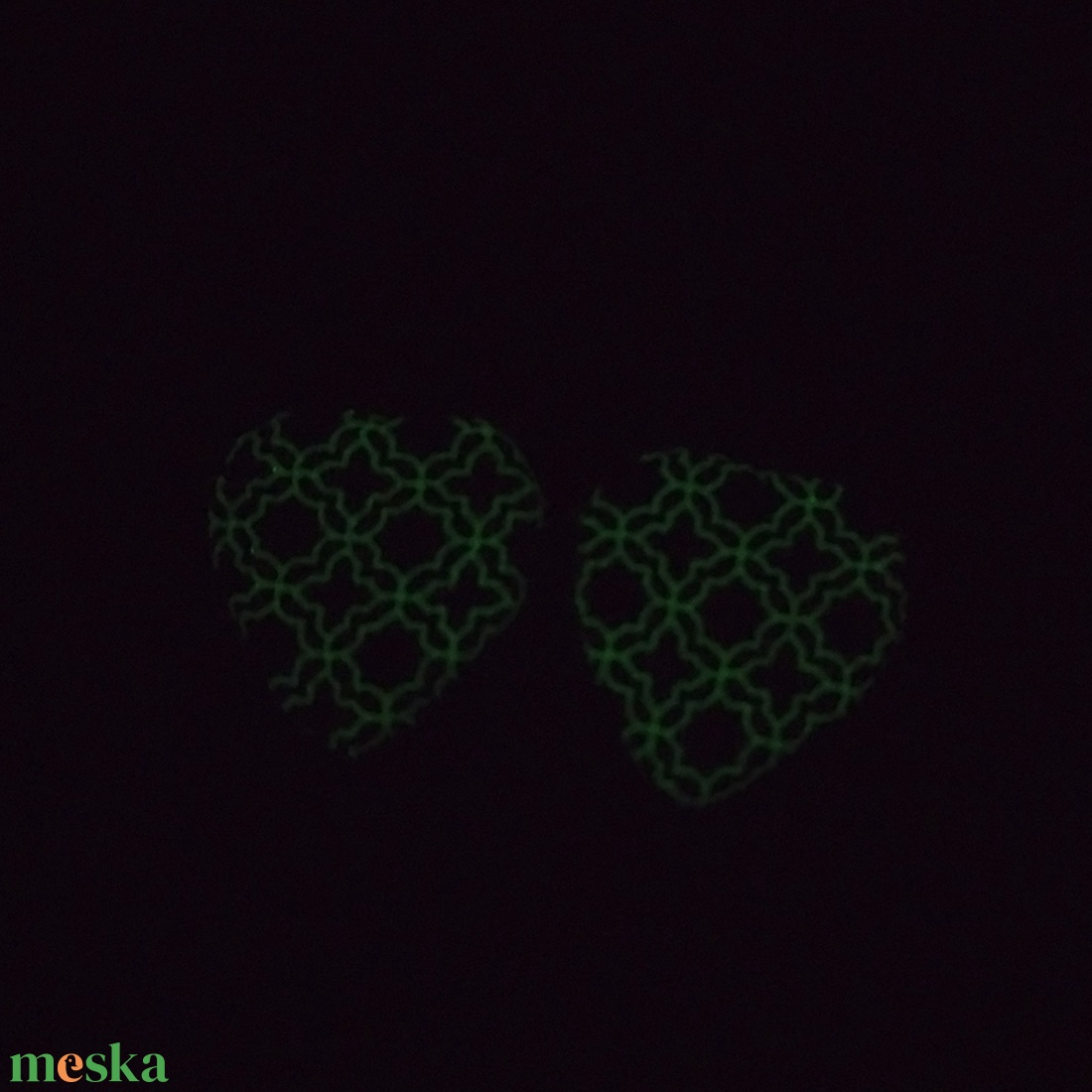 Zöld szív - hímzett fülbevaló - ékszer - fülbevaló - lógó fülbevaló - Meska.hu