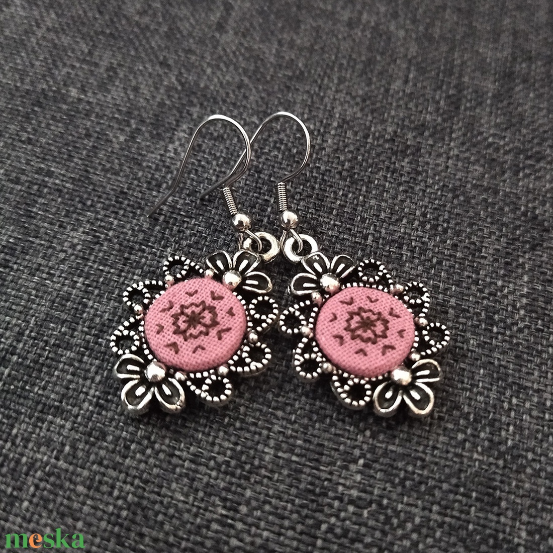 Hímzett fülbevaló - ékszer - fülbevaló - lógó fülbevaló - Meska.hu