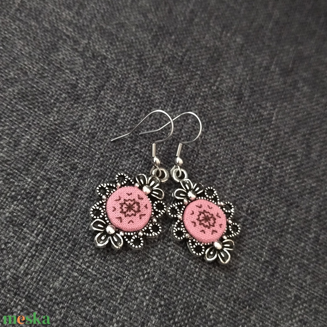 Hímzett fülbevaló - ékszer - fülbevaló - lógó fülbevaló - Meska.hu