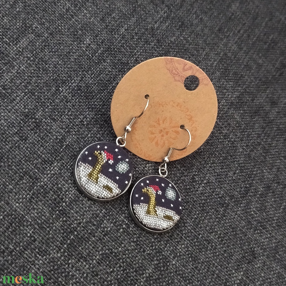 Nessi - Hímzett fülbevaló - ékszer - fülbevaló - lógós kerek fülbevaló - Meska.hu