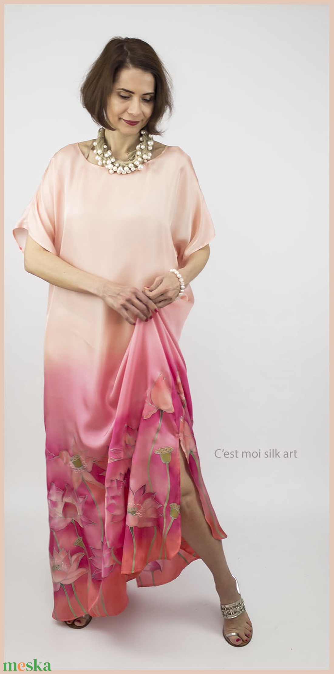 SELYEM ALKALMI RUHA KÉZZEL FESTETT PÚDER RÓZSASZÍN LÓTUSZOKKAL - ruha & divat - női ruha - alkalmi ruha & estélyi ruha - Meska.hu