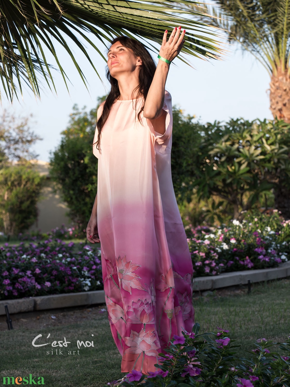 SELYEM ALKALMI RUHA KÉZZEL FESTETT PÚDER RÓZSASZÍN LÓTUSZOKKAL - ruha & divat - női ruha - alkalmi ruha & estélyi ruha - Meska.hu