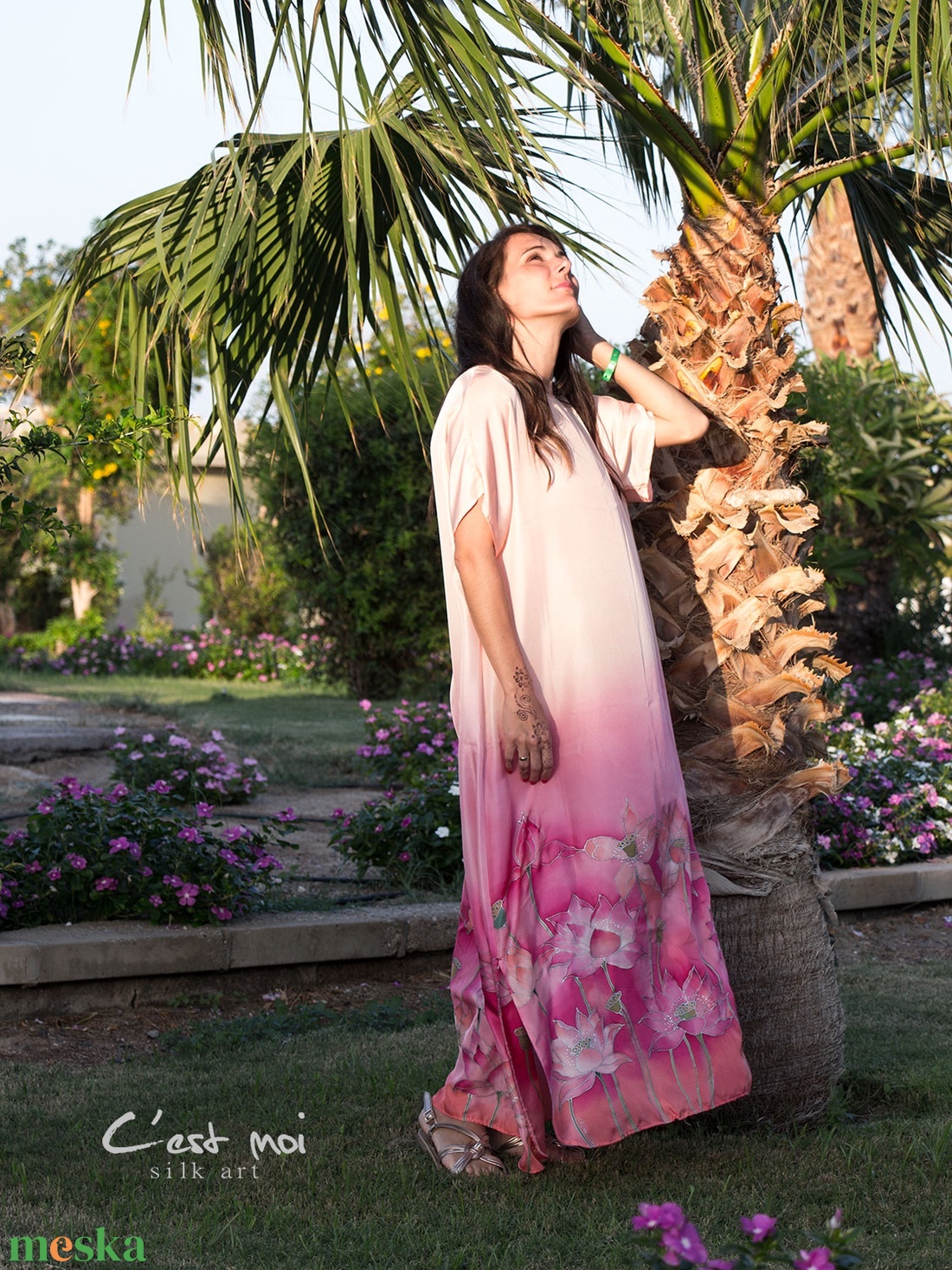 SELYEM ALKALMI RUHA KÉZZEL FESTETT PÚDER RÓZSASZÍN LÓTUSZOKKAL - ruha & divat - női ruha - alkalmi ruha & estélyi ruha - Meska.hu