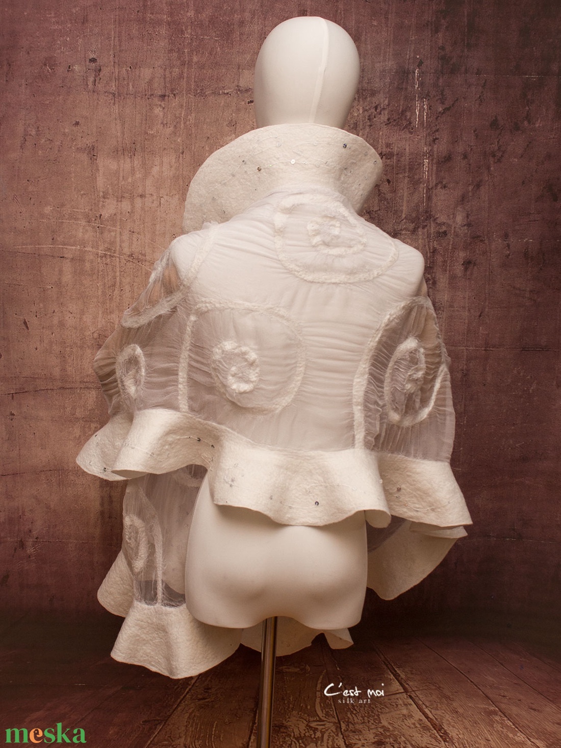 Fehér selyemre muszlinra nemezelt gyapjú stóla esküvőre , alkalomra - ruha & divat - sál, sapka, kendő - sál - Meska.hu