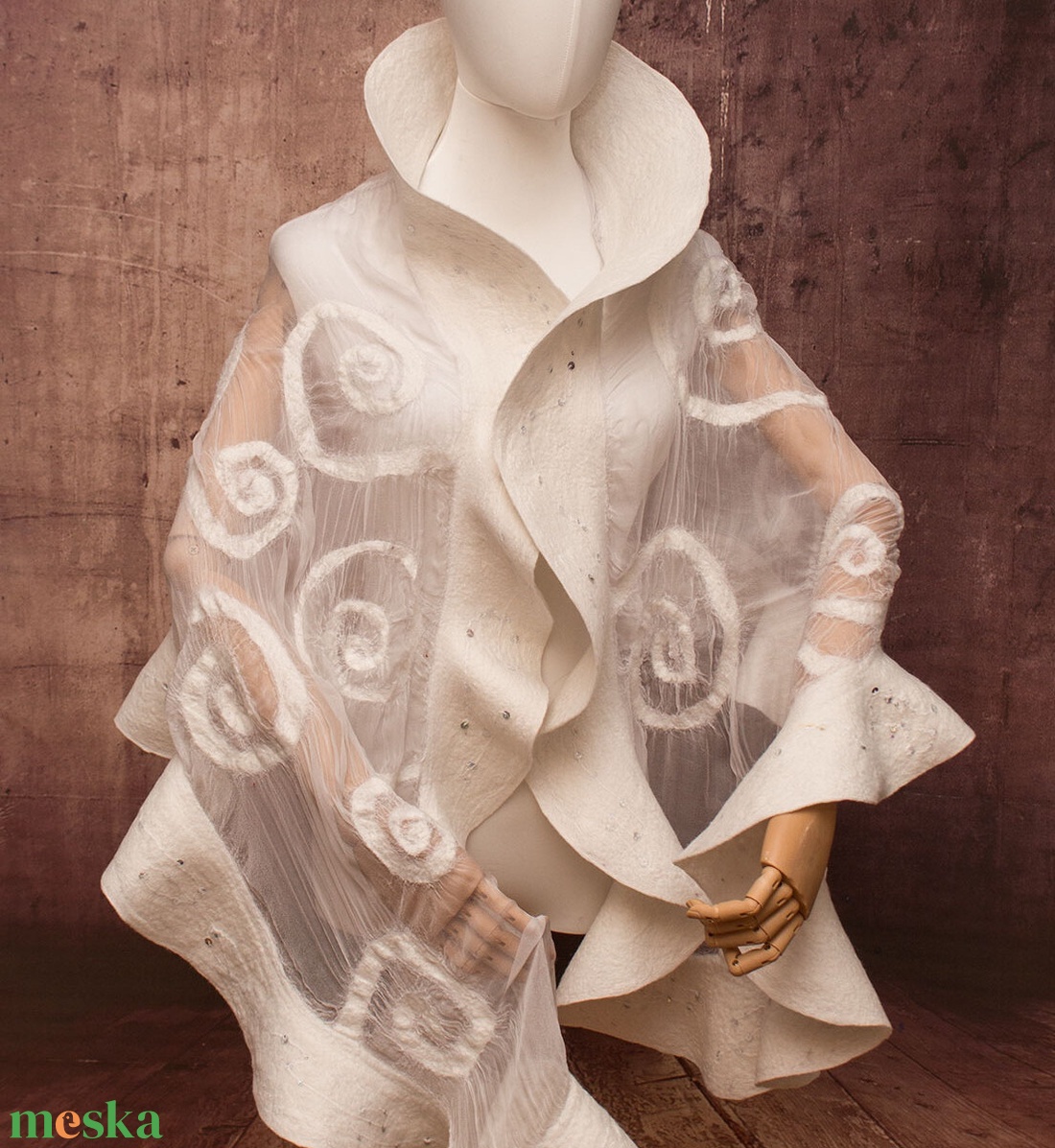 Fehér selyemre muszlinra nemezelt gyapjú stóla esküvőre , alkalomra - ruha & divat - sál, sapka, kendő - sál - Meska.hu